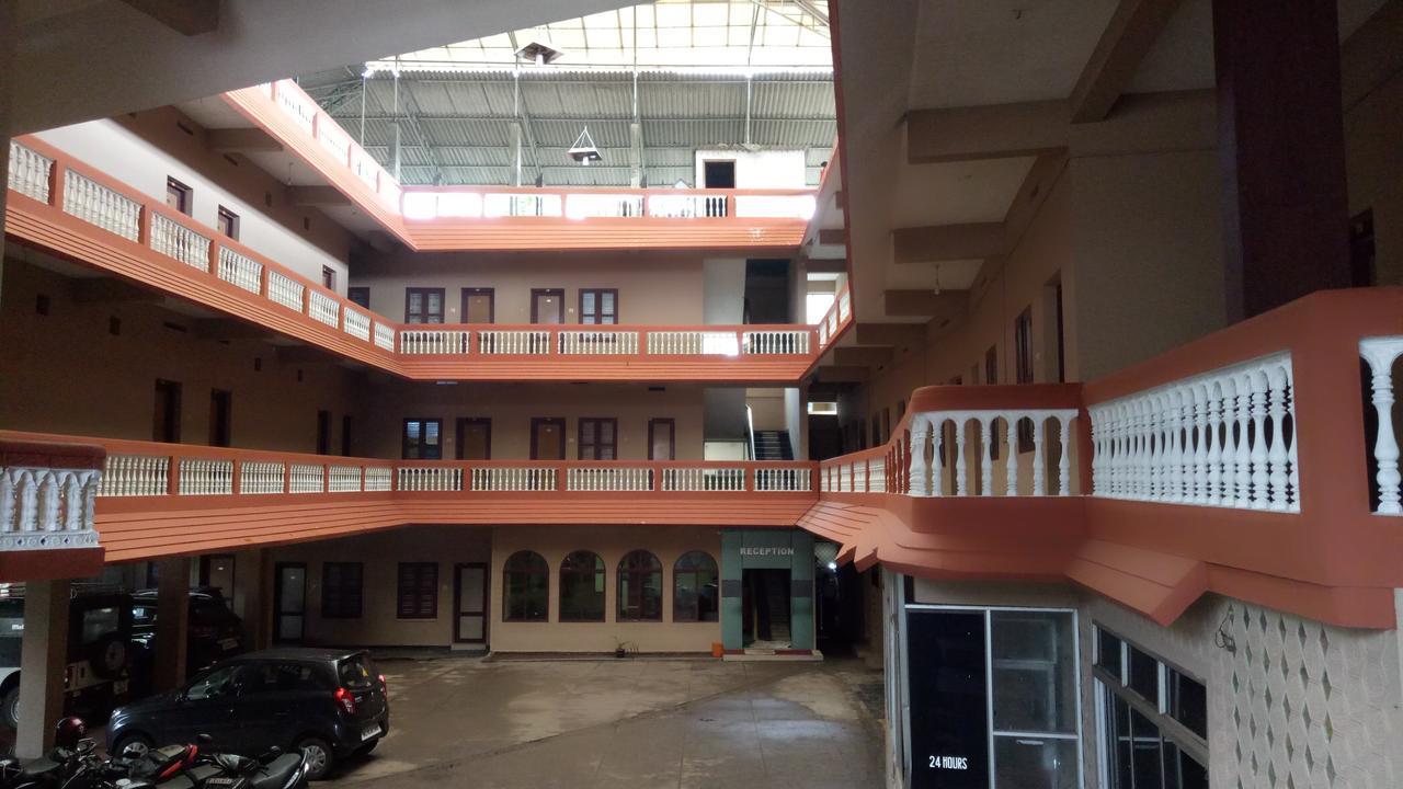 Hotel Nuhman Kondotty 外观 照片